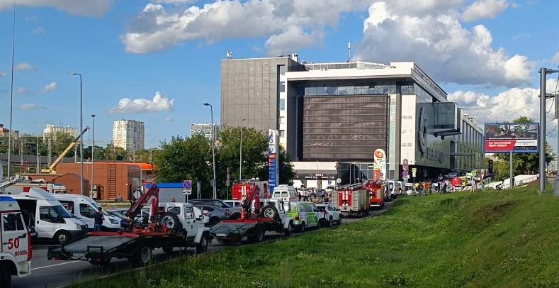 У Москві торговий центр залило окропом: чотири людини загинули, десятки травмовані (ВІДЕО)