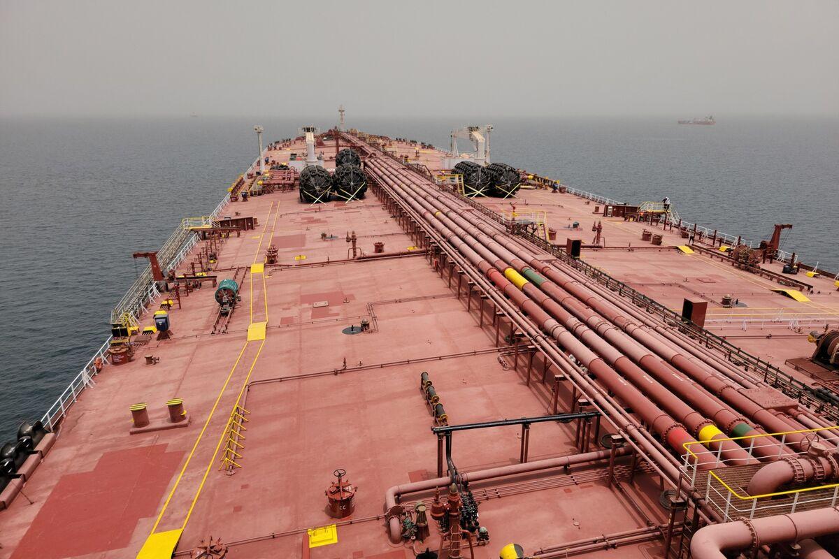 РФ вперше з квітня зробила перевалку нафти поблизу півночі Африки — Bloomberg