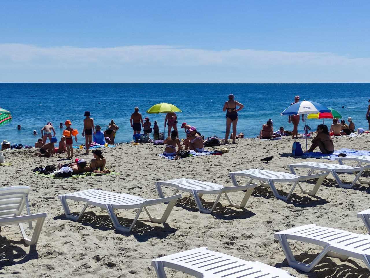 Захисні сітки, рятувальні пости, наявність укриття поблизу : за яких умов в Одесі відкриватимуть пляжі?