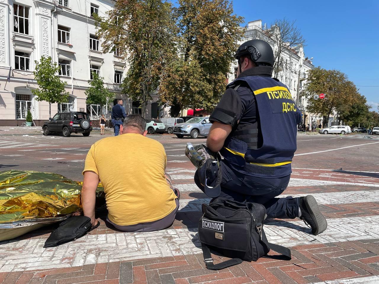 Пошуково-рятувальна операція у Чернігові завершена, кількість поранених зросла