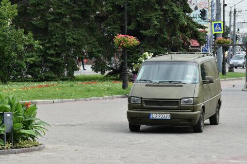 У Києві чоловік підпалив 12 автівок військових — його затримали
