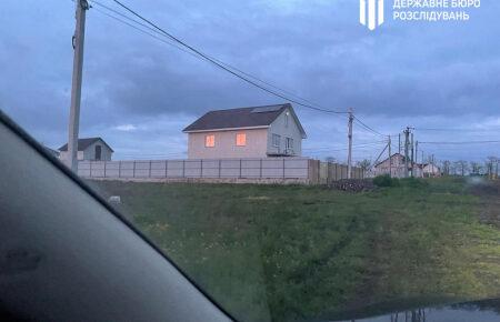 ДБР викрило посадовця військової частини, який використовував бійців як будівельників