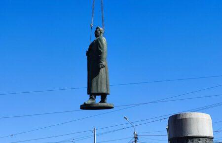 У Полтаві демонтували пам'ятник радянському воєначальнику Зигіну (ФОТО)