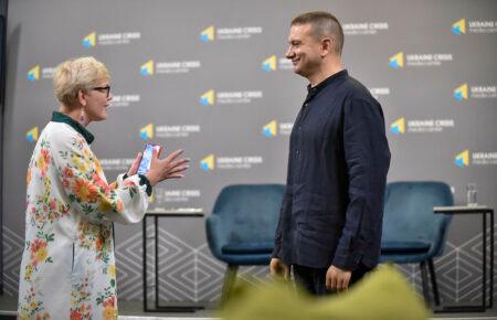 Як правильно вітатися з людиною, яка має протез руки? Пояснює Вадим Свириденко