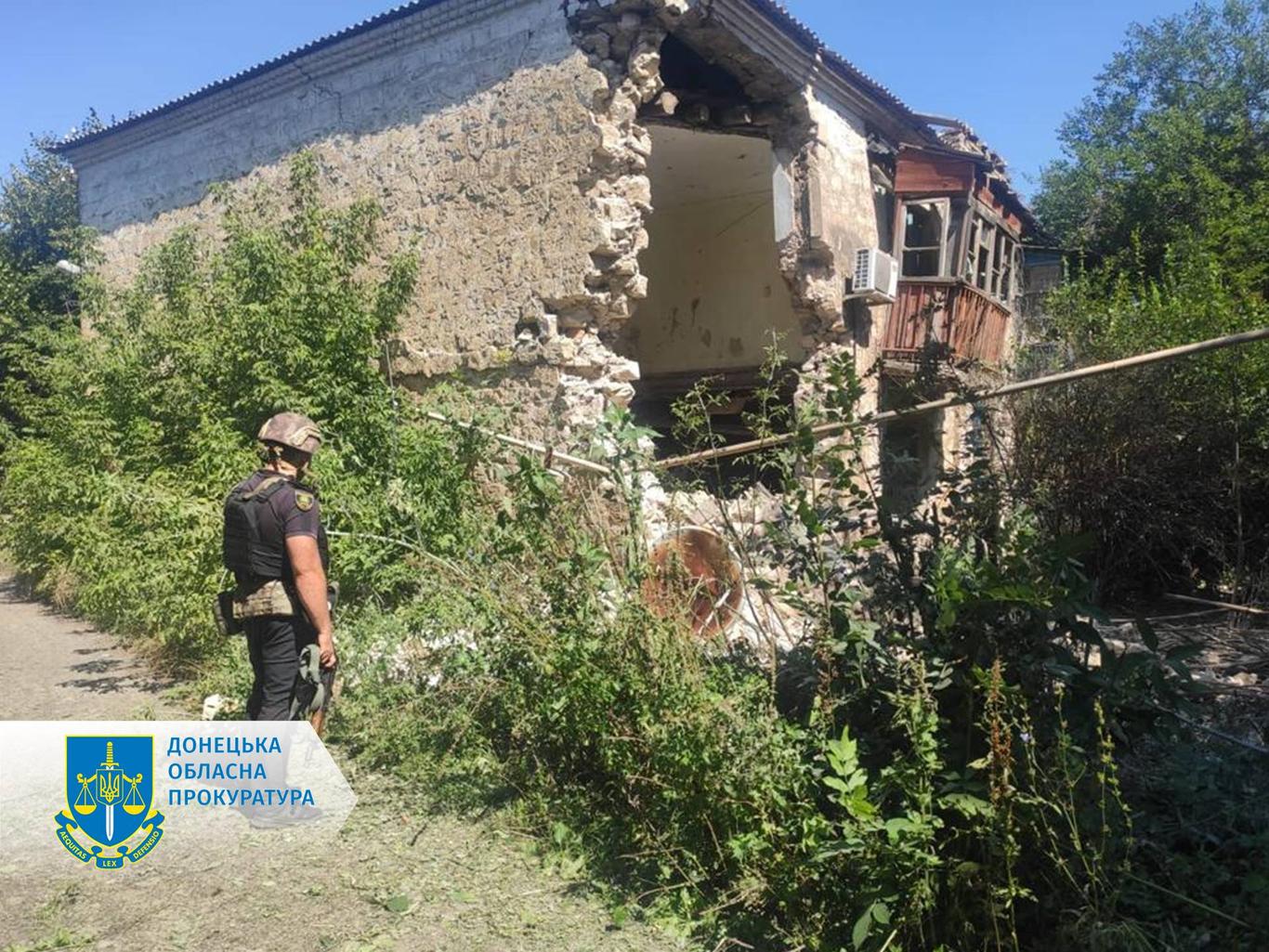 Черговий воєнний злочин РФ: окупанти обстріляли «Пункт незламності» у Часовому Ярі  (ФОТО)