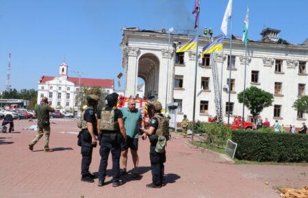 Ракетний удар по Чернігову: двоє постраждалих досі у важкому стані