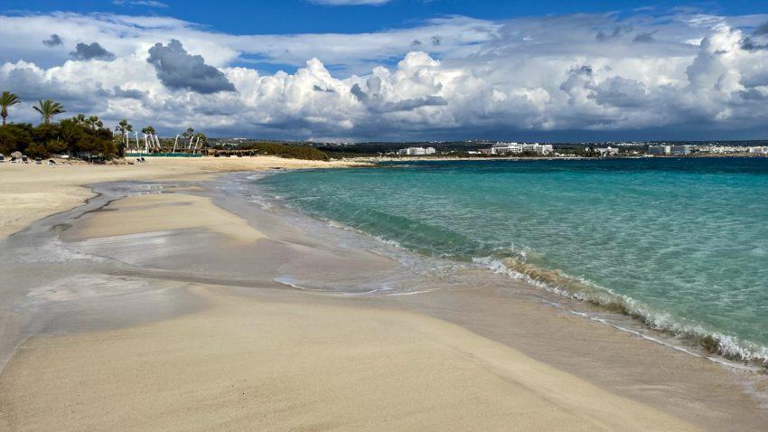 Більшість пляжів Кіпру можуть зникнути до 2100 року — дослідження