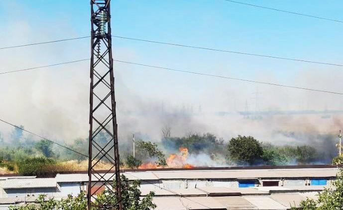 У Маріуполі партизани підпалили базу російських окупантів (ВІДЕО)