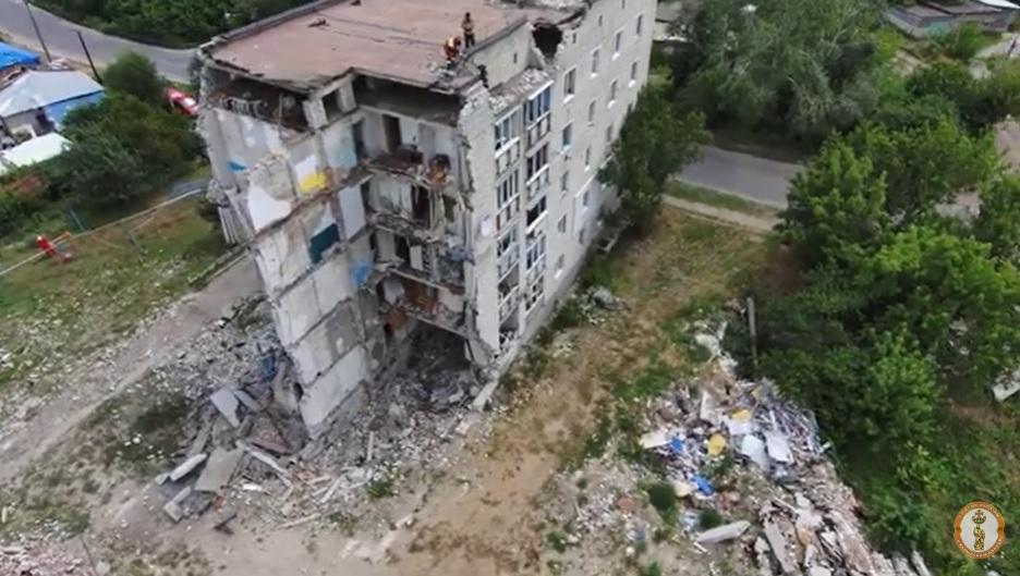 В Ізюмі відновили пошукові роботи у зруйнованій п’ятиповерхівці, де загинули 47 осіб