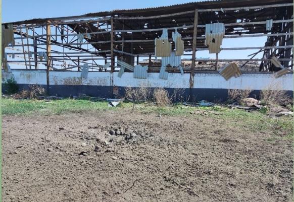 Окупанти обстріляли село на Херсонщині, пошкодили фермерські споруди