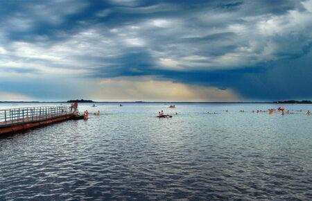 На Волині водолази врятували відпочивальників на озері Світязь