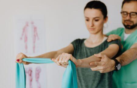 Якою повинна бути кваліфікована реабілітація: розповідає лікарка Катерина Зіновʼєва