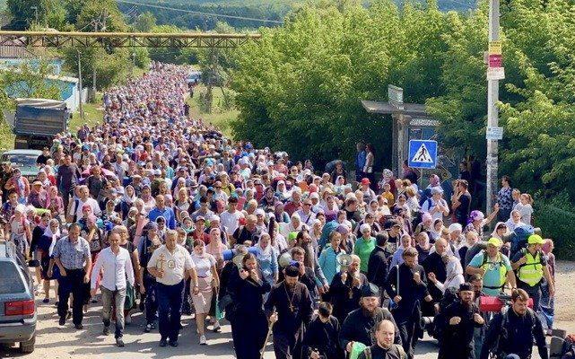 Тернопільська облрада заборонила ходу прихильників УПЦ (МП) до Почаївської лаври