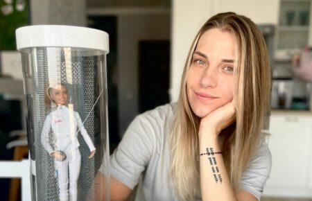 Іменну ляльку Барбі фехтувальниці Ольги Харлан продали на аукціоні за 10 400 доларів