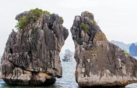 У Вʼєтнамі можуть обвалитися відомі «скелі, що цілуються»