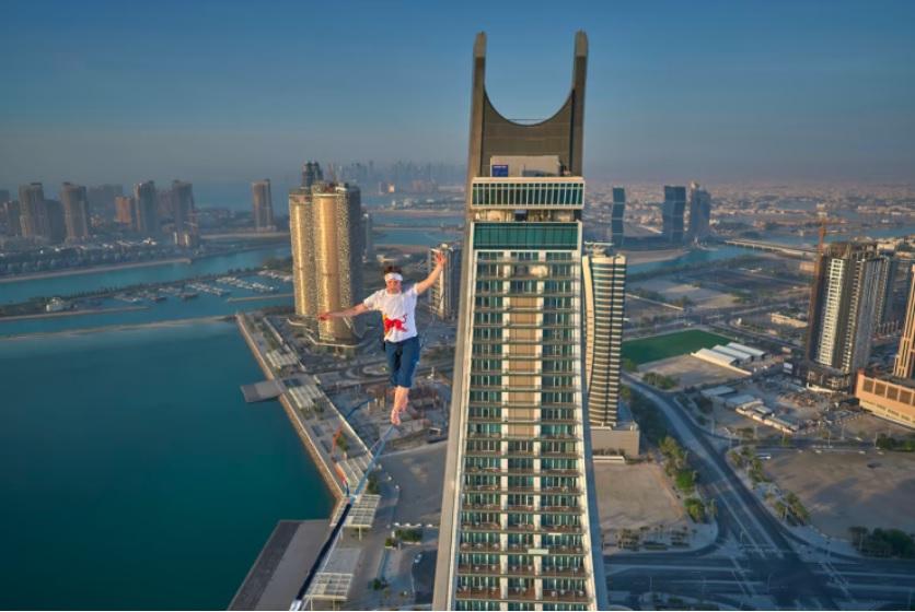 У Катарі естонець встановив світовий рекорд зі слеклайну