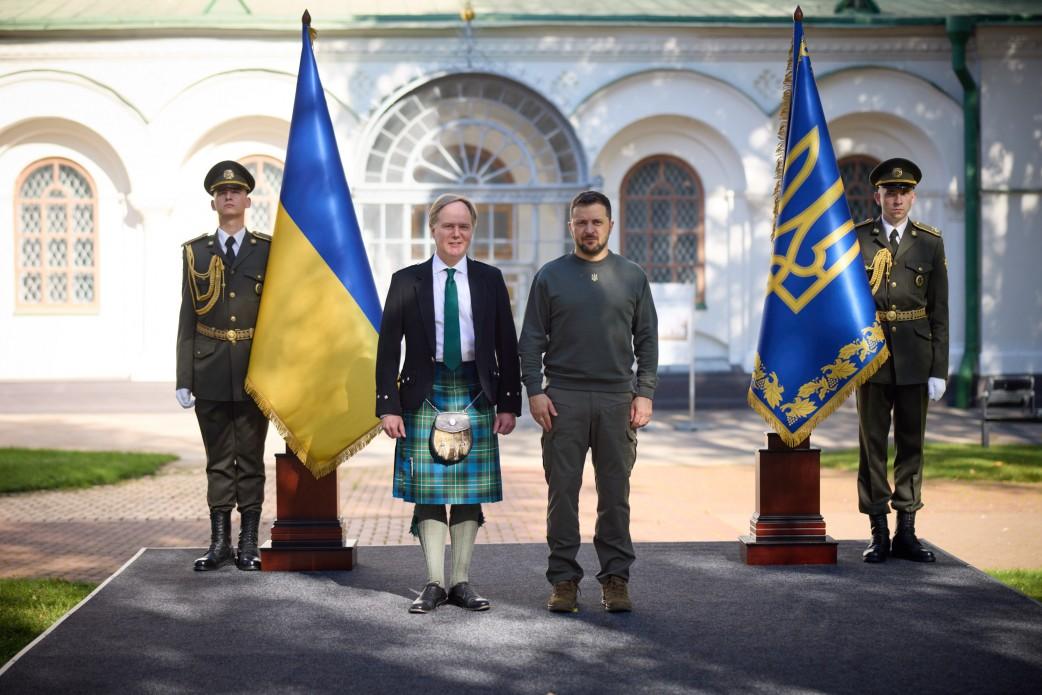 Посли шести країн НАТО офіційно почали працювати в Україні