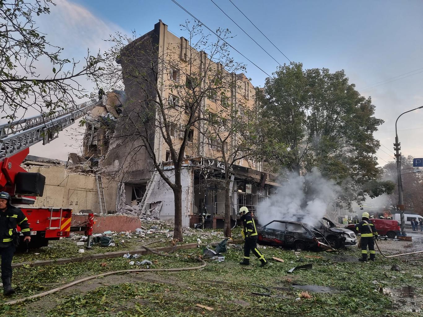 У Черкасах внаслідок ракетного удару окупантів зруйновано готель: постраждали 7 людей