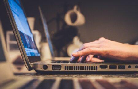 Місцеві політики і чиновники — головні замовники джинси у дніпровських онлайн-медіа