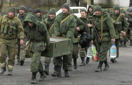 В оккупированный Лисичанск Луганской области завезли много военных РФ