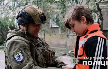 «Білі янголи» евакуювали з Північного на Донеччині трьох дітей і поранену жінку