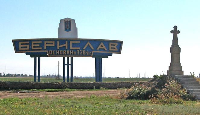 Росіяни скинули вибухівку поблизу автостанції у Бериславі на Херсонщині: 4 поранених