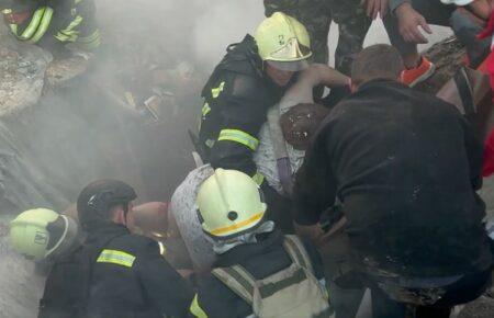 Рятувальники показали наслідки ракетного удару по Сумах (ВІДЕО)