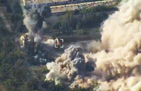 ЗСУ атакували склади російських окупантів у Доломітному на Донеччині (ВІДЕО)