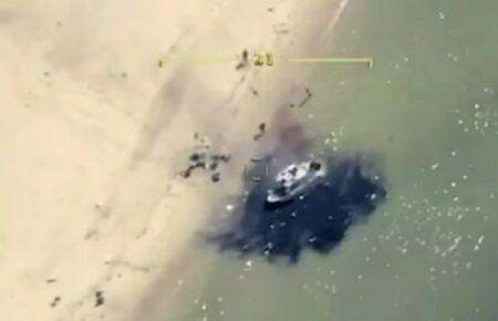 ВМС показали знищення російського катера у Чорному морі (ВІДЕО)