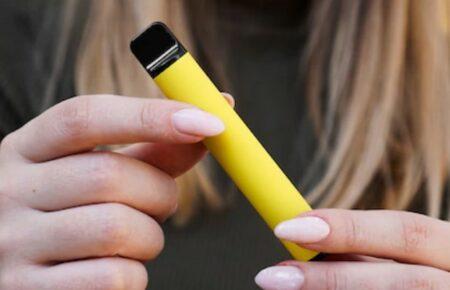 Франція планує заборонити одноразові електронні цигарки