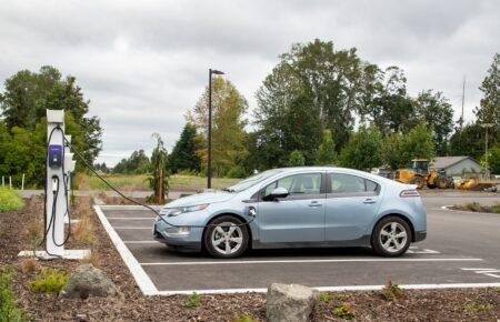 Що треба дізнатись перед купівлею електромобіля