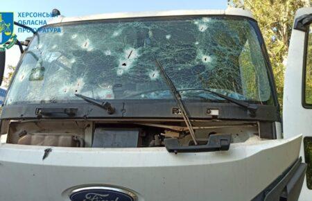 Внаслідок російського обстрілу Херсона поранені комунальники (ФОТО)