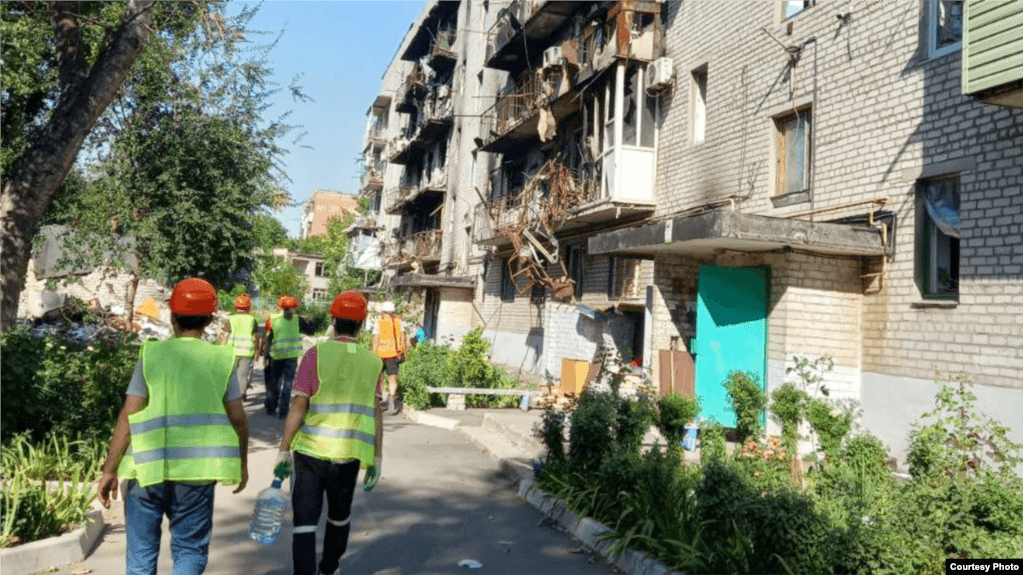 В оккупированный Мариуполь из РФ приехало уже более 50 тысяч мигрантов, в городе образуются этнические банды