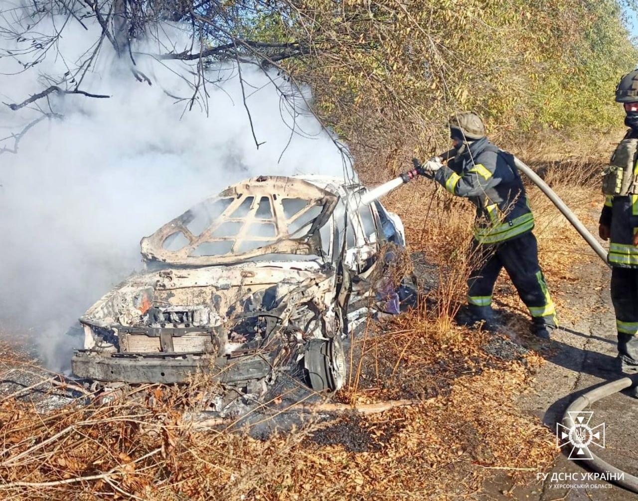 Окупанти влучили в автівку у Херсоні, водій загинув на місці (ФОТО)
