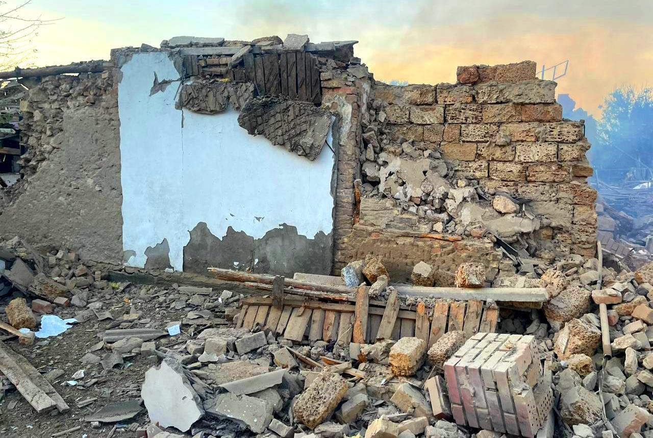 З-під завалів у Бериславі дістали тіло жінки