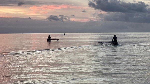 Круїзний лайнер врятував чоловіка, який збирався переплисти Тихий океан на саморобному човні