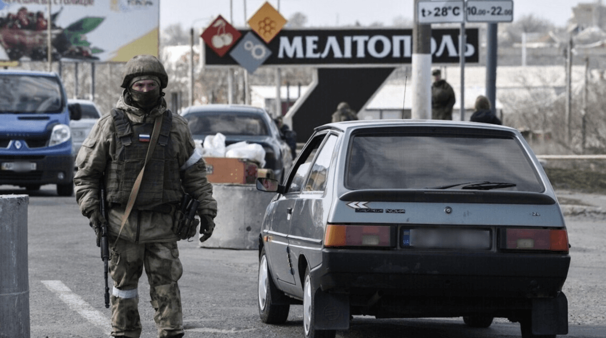 «Били братів чоловіка при мамі, аби вона зізналася, де старший син»: історія сім’ї з Мелітополя, яка місяць жила в окупації