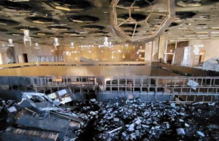 Росіяни масовано обстріляли Херсон, є руйнування та поранений