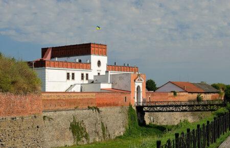 На Рівненщині сильний вітер пошкодив дах Дубенського замку (ФОТО)