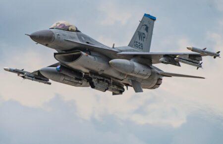 Чому не можна просто скинутися і купити F-16