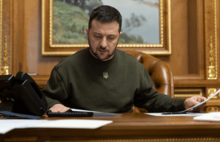 Зеленський наклав вето на закон про звільнення за неінформування про родичів в окупації та РФ