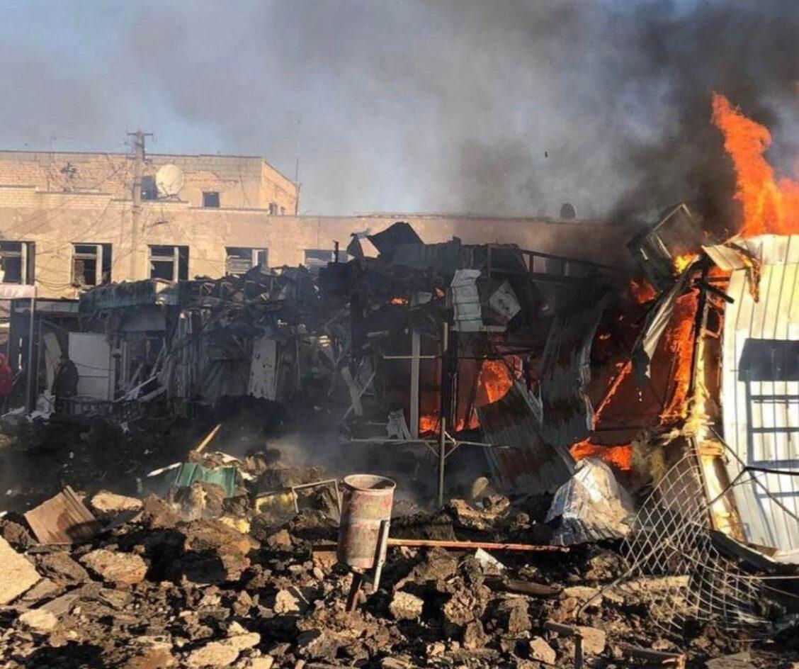 «Відчула ударну хвилю і втратила свідомість»: спогади місцевої жительки про ракетний обстріл ринку в Шевченковому