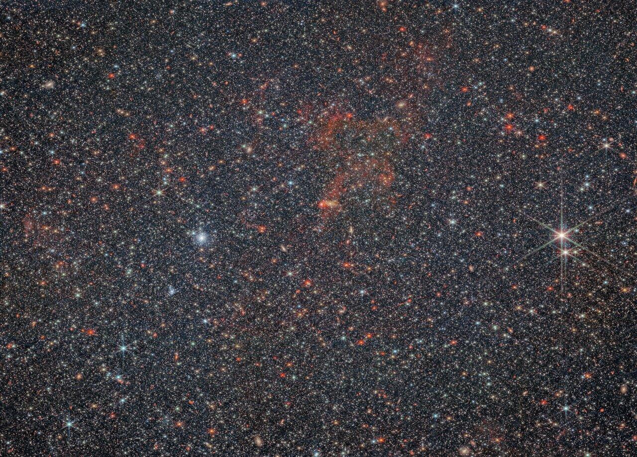 Телескоп «Джеймс Уэбб» показал в деталях неправильную галактику