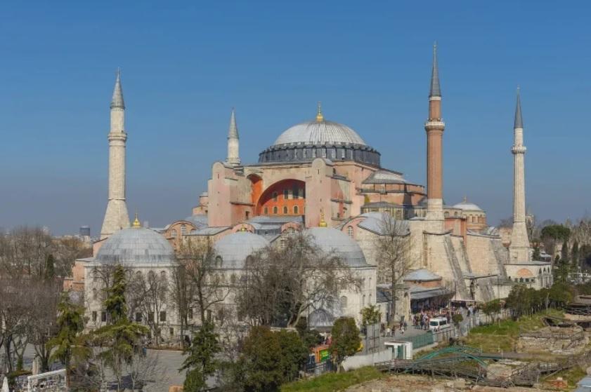 Туреччина зробить платним для туристів вхід у Софійський собор
