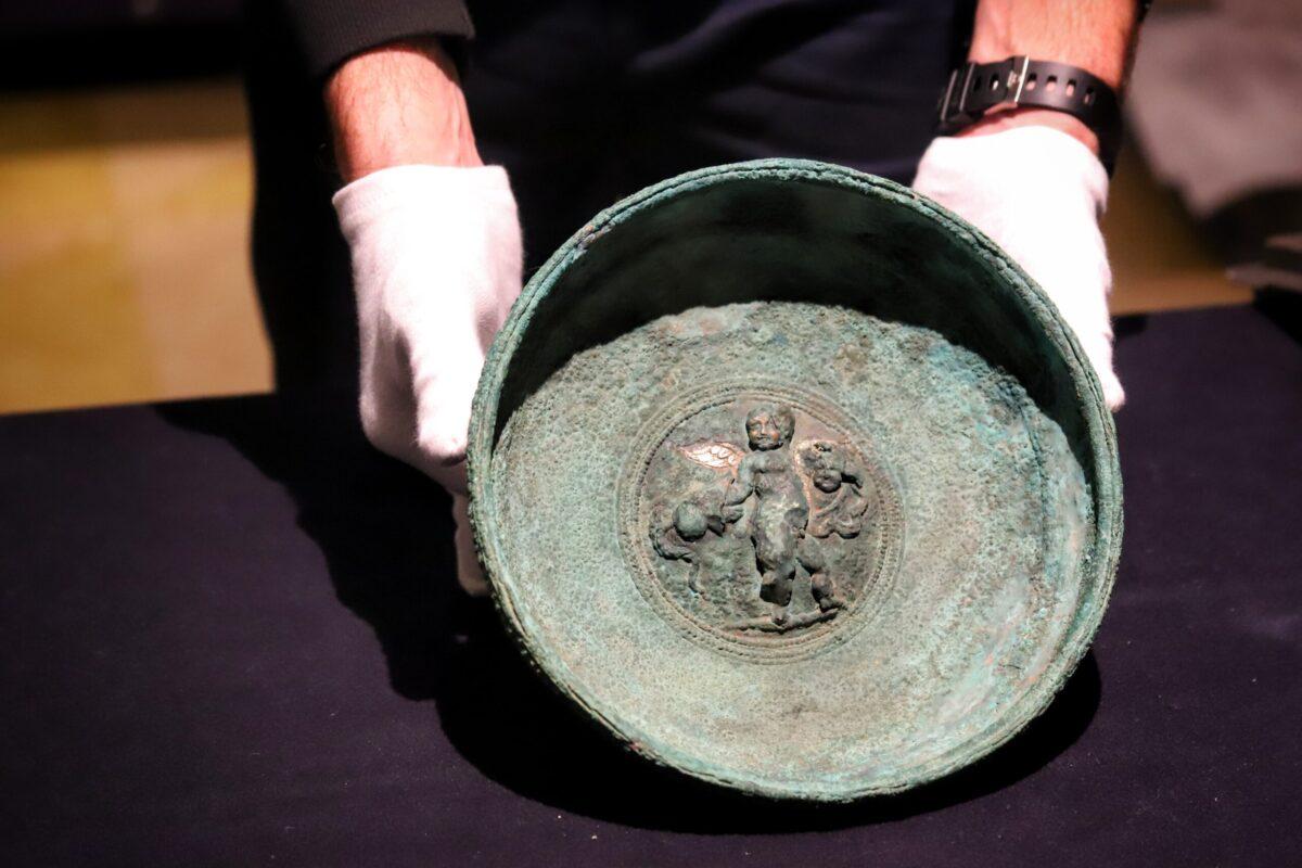 У Києві презентували повернуті артефакти з колекції «Крим: золото й таємниці Чорного моря» (ФОТО)