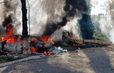 Кількість травмованих унаслідок ворожого удару по середмістю Херсона зросла до дев'яти