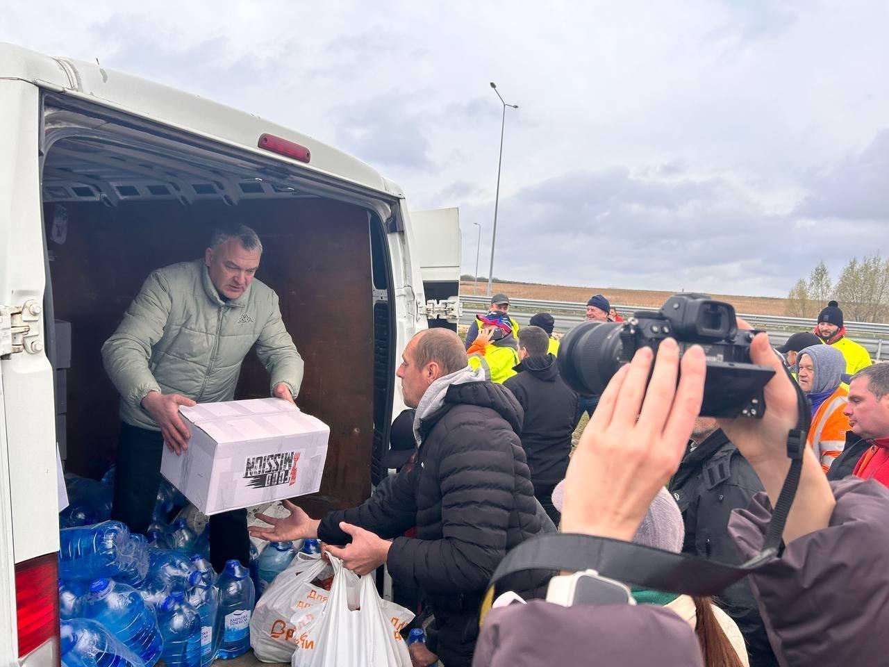 На кордоні з Польщею відкрили штаб допомоги українським водіям, які постраждали через страйк