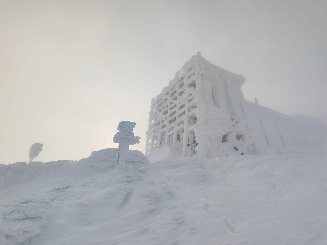 У Карпатах мороз до -11 та сильний туман