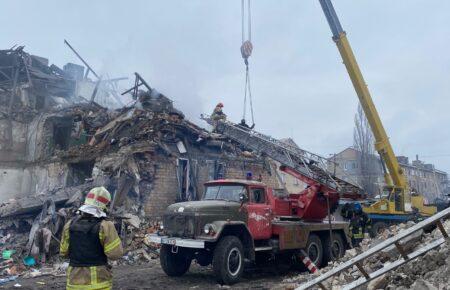 Ракетний удар по Донеччині: у Новогродівці з-під завалів дістали загиблого