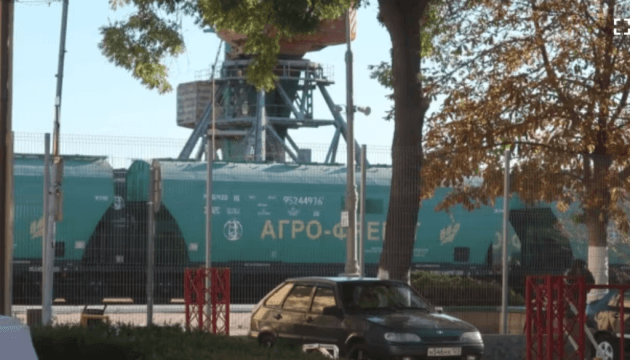 У порт Феодосії вперше прибули відразу шість потягів із вагонами для перевезення зерна